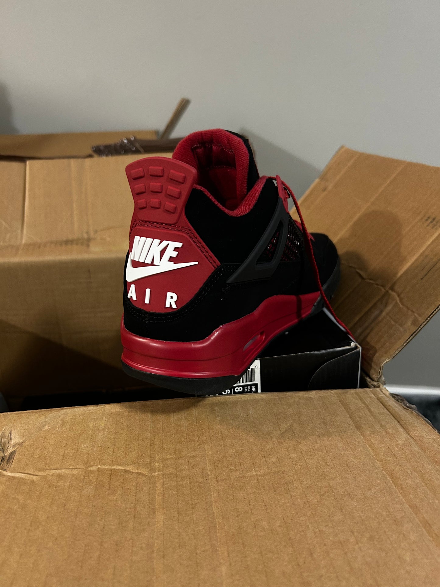 Jordan Retro 4 ‘Maroon Thunder’