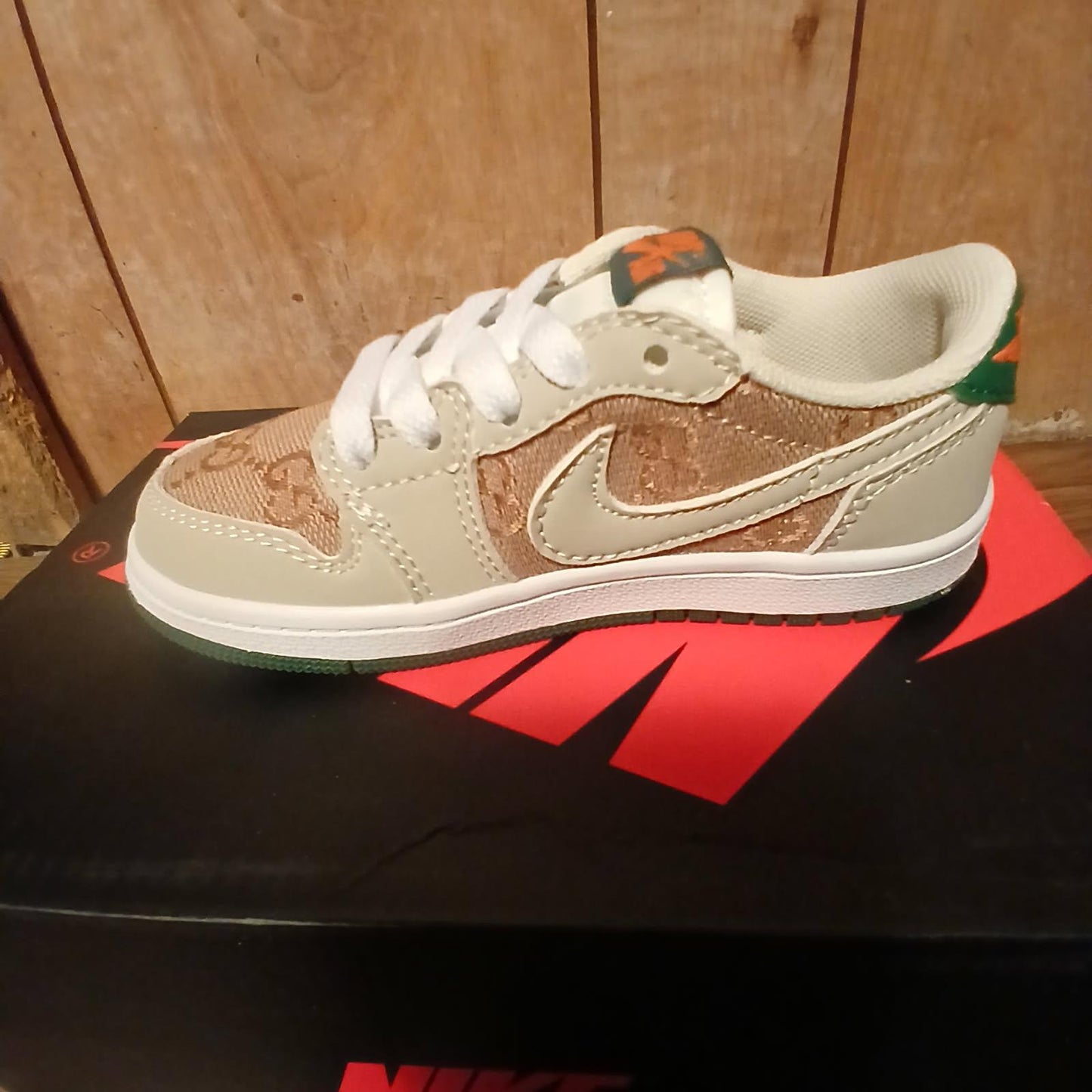Nike Dunk Low x Gucci Kids