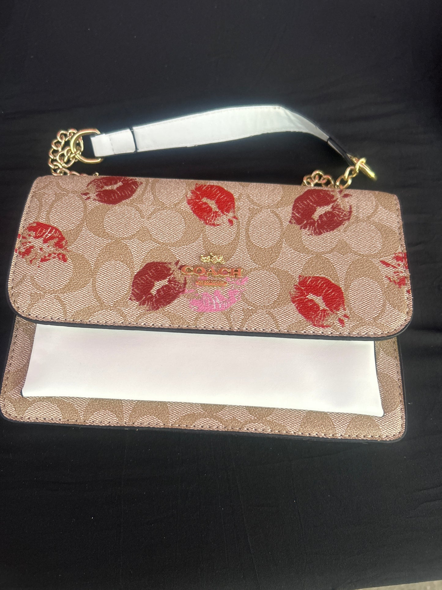 Coach

KLARE CROSSBODY BAG IN SIGNATURE CANVAS WITH LIPS PRINT