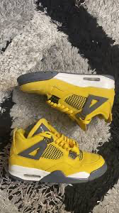 Jordan Retro 4 ‘Lightning’